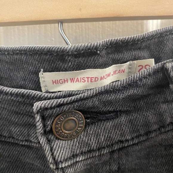 Levi’s Factory Faded Black Gray High Waisted Mom Jeans Women’s Size 29 - Picture 11 of 11